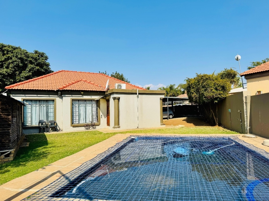 To Let 3 Bedroom Property for Rent in Waterval East North West